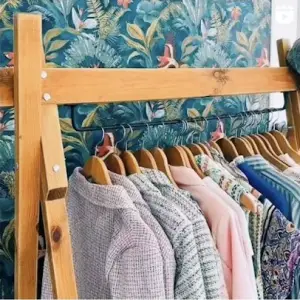 Vêtements sur cintres